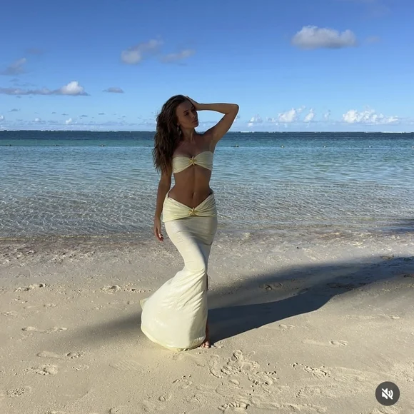 Butter Yellow Set - Picture 5 of 8